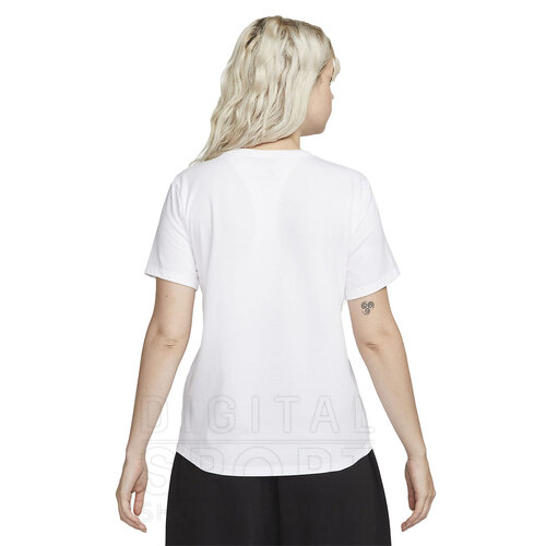 REMERA ESSENTIALS CLUB