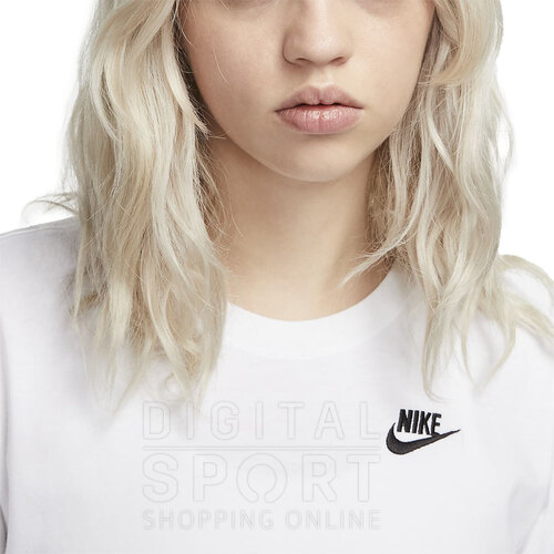 REMERA ESSENTIALS CLUB