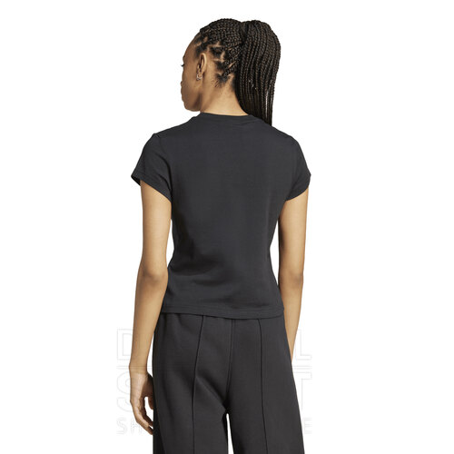 REMERA ESSENTIALS SLIM