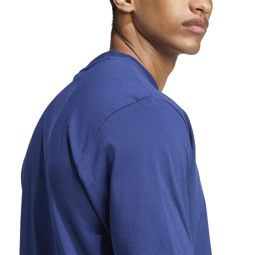 REMERA ESSENTIALS LINEAR