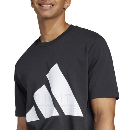 REMERA ESSENTIALS LOGO GRANDE