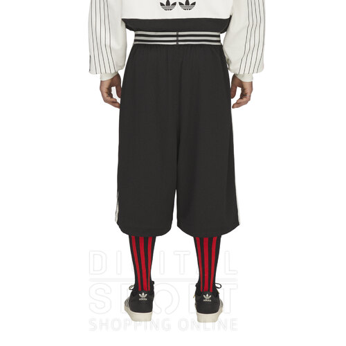 SHORT WILLY CHAVARRIA