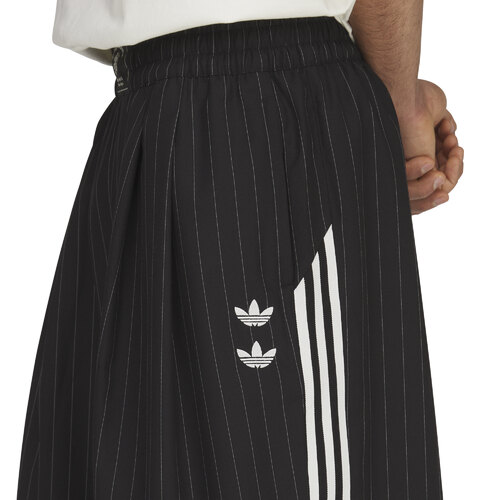SHORT WILLY CHAVARRIA