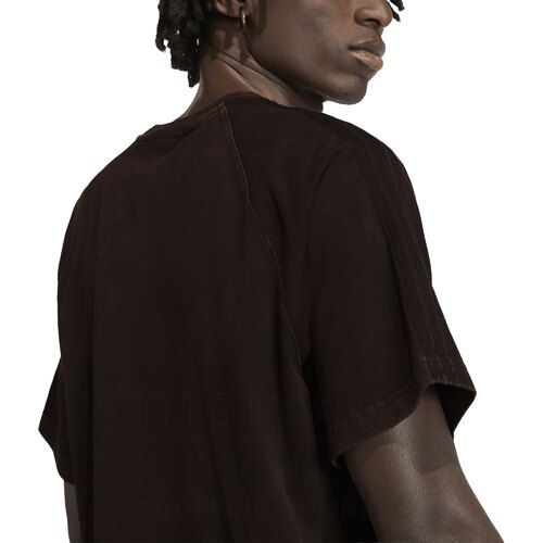 REMERA PREMIUM ESSENTIALS RETRO