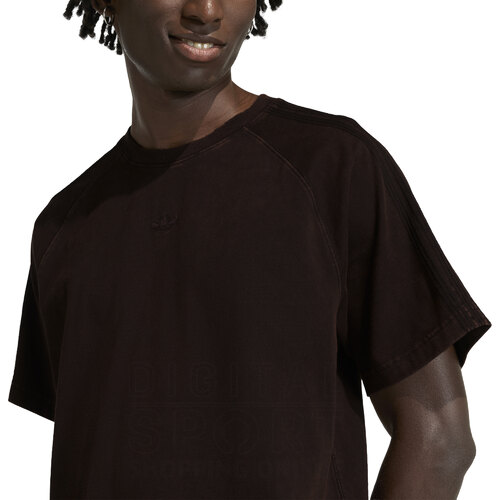 REMERA PREMIUM ESSENTIALS RETRO