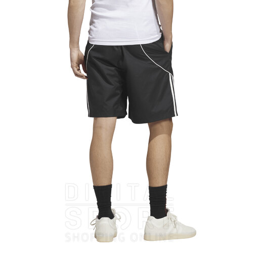 SHORT SKATEBOARDING OFFSIDE WATER