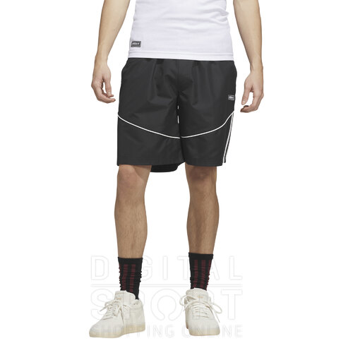 SHORT SKATEBOARDING OFFSIDE WATER