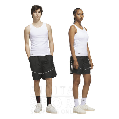 SHORT SKATEBOARDING OFFSIDE WATER