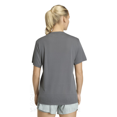 REMERA ESSENTIALS BRAND LOVE