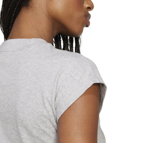 REMERA ESSENTIALS LINEAR