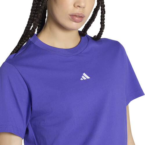 REMERA ESSENTIALS SMALL LOGO