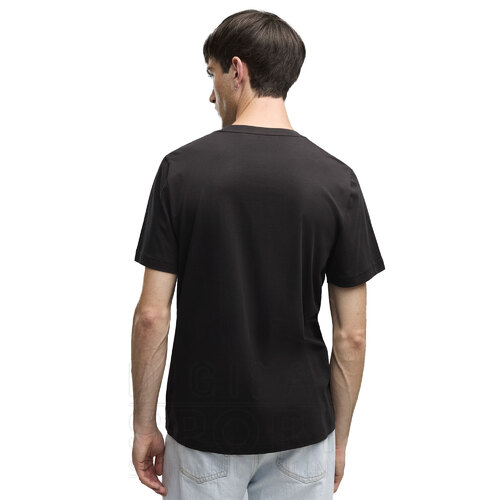 REMERA GRAPHICS SNEAKER