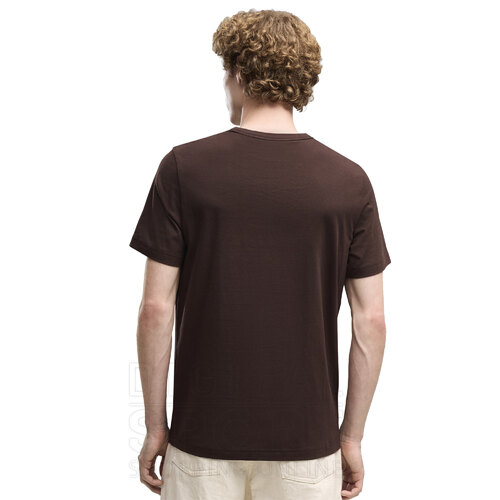 REMERA ESSENTIALS ELEVATED