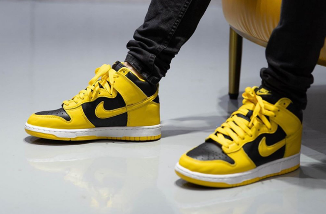 Nike Dunk High Varsity Maize
